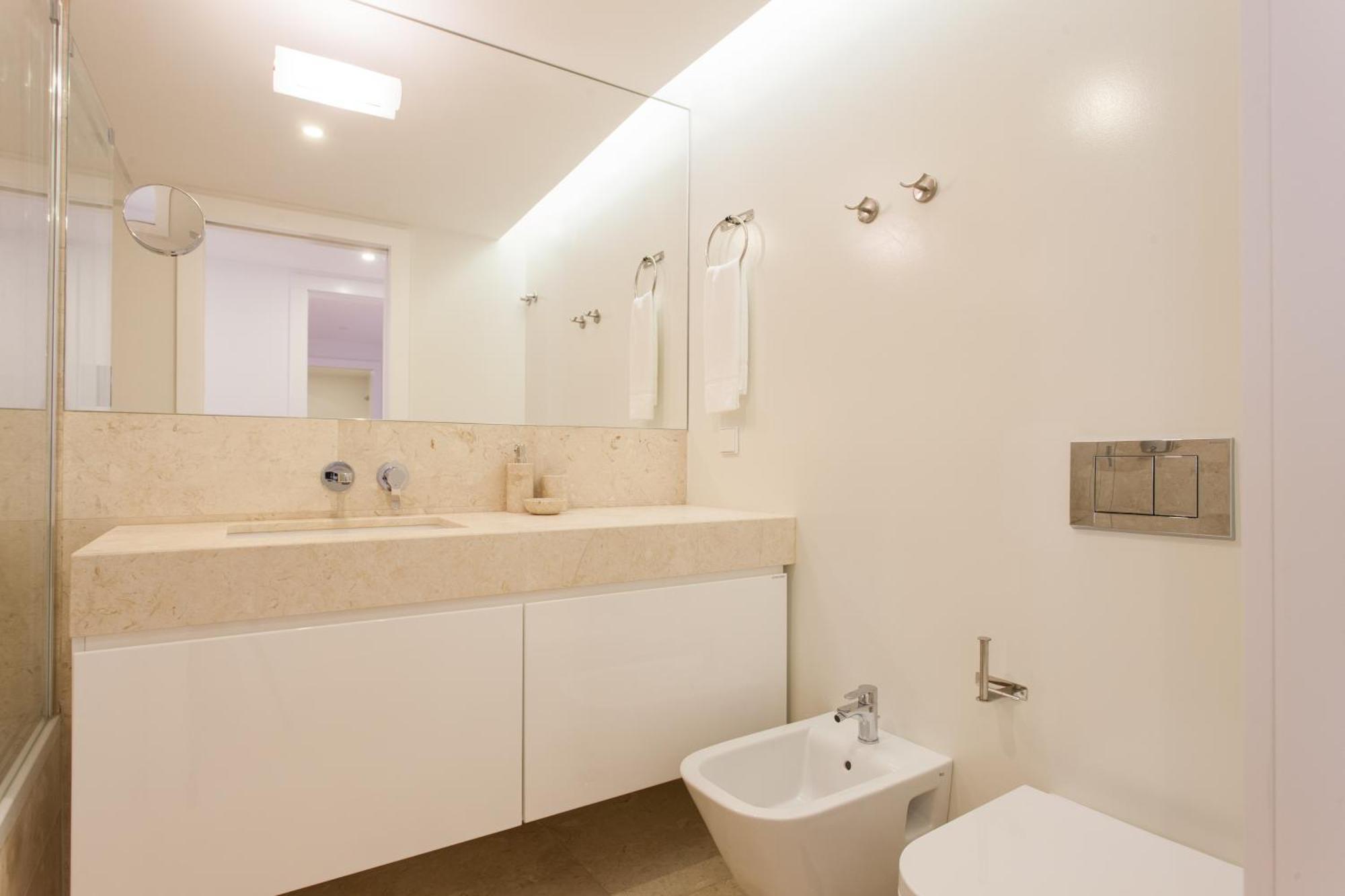 Mouraria Blue Three-Bedroom Apartment W/ Parking - By Lu Holidays Lizbona Zewnętrze zdjęcie